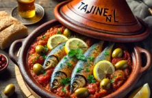 Een Marokkaanse tajine met sardientjes, tomatensaus en kruiden, geserveerd in een traditionele aardewerken schaal.